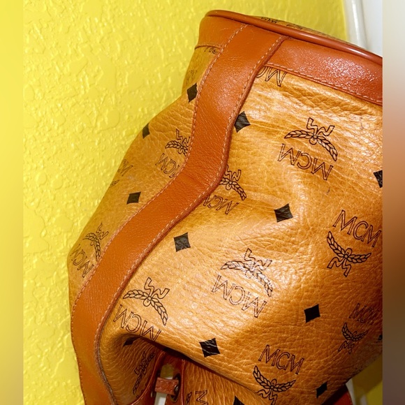 🛍️🛍️💫💫MCM Beautiful Authentic Made in Germany bucket shoulder bag. 🛍️🛍️💫 - Picture 14 of 16
